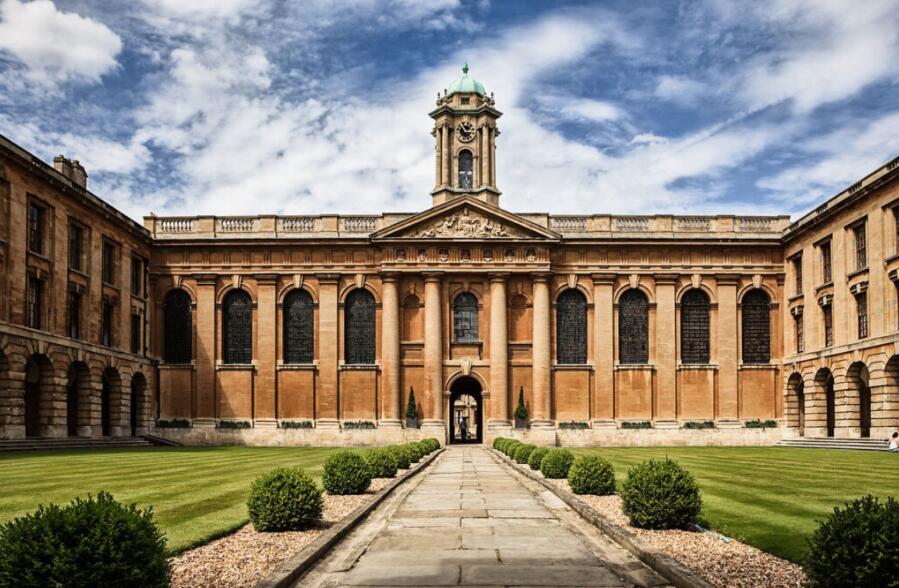 Oxford University offers a Broadening Horizons program
